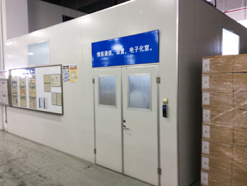 入口の指紋認証装置